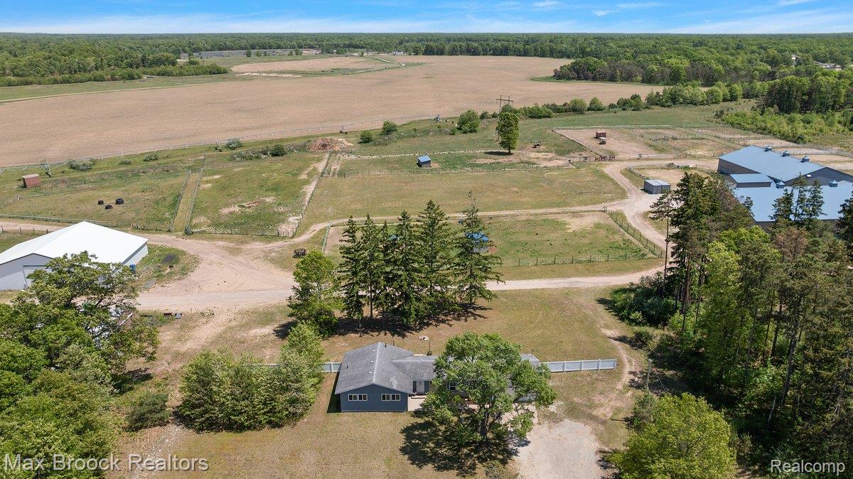 8580 Silver Creek Road Property Photo 11