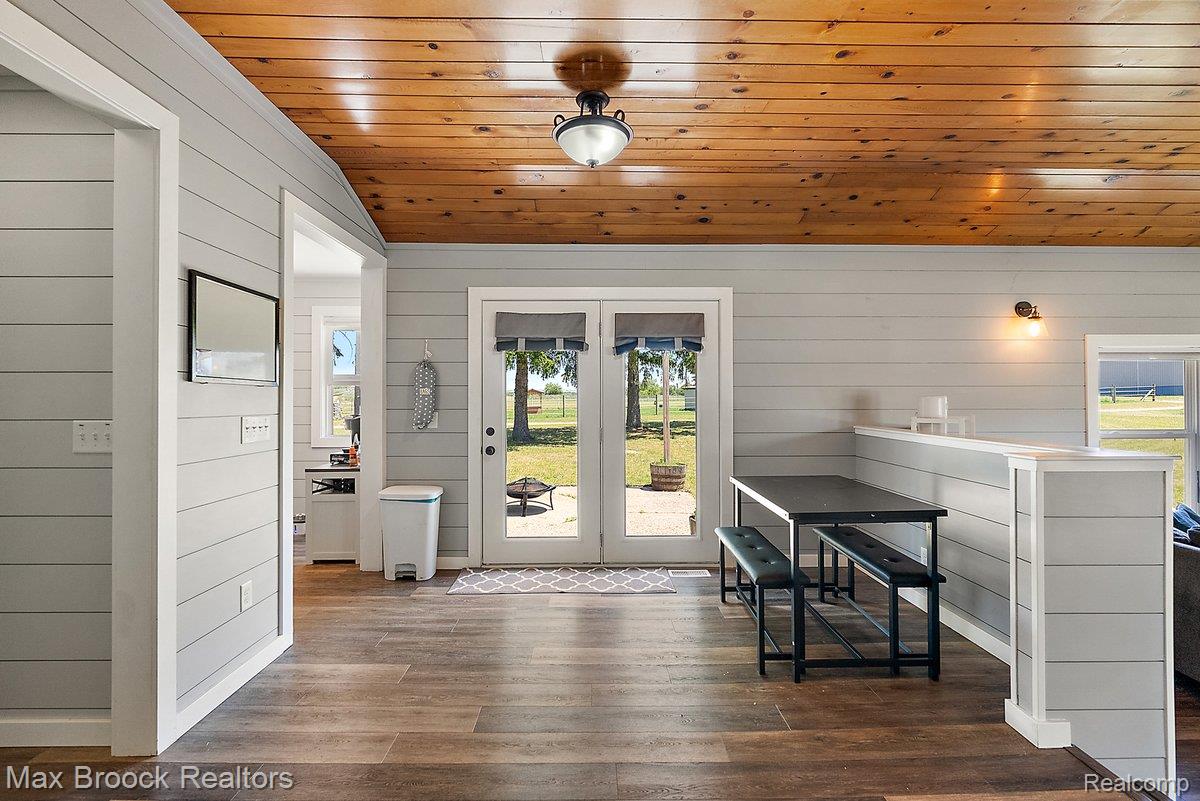8580 Silver Creek Road Property Photo 13