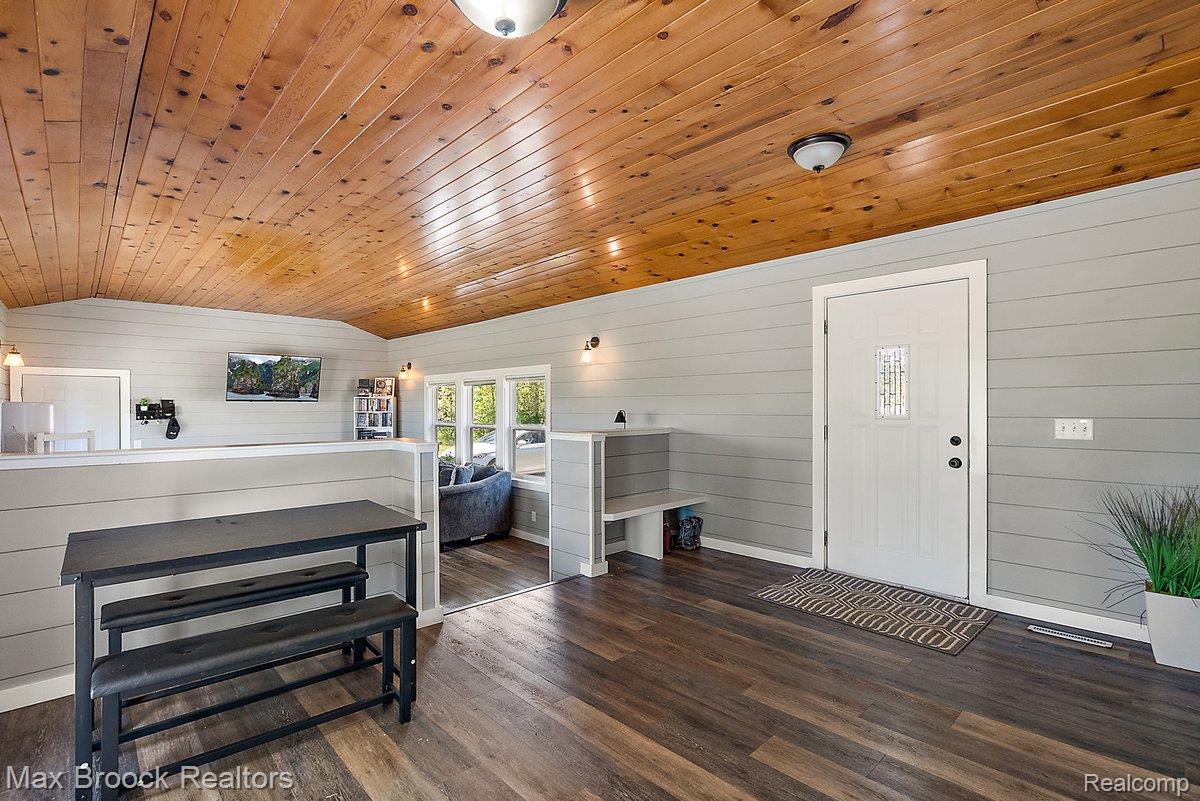 8580 Silver Creek Road Property Photo 14