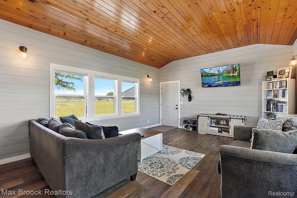 8580 Silver Creek Road Property Photo 15