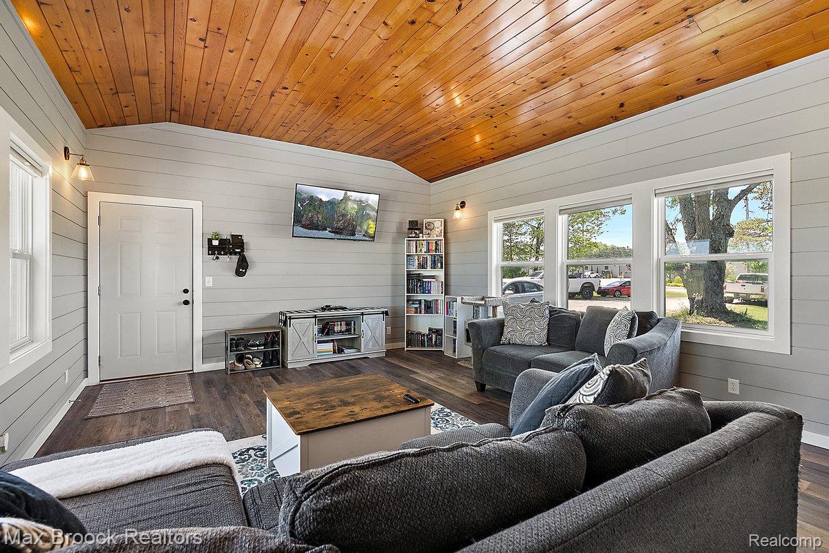 8580 Silver Creek Road Property Photo 16