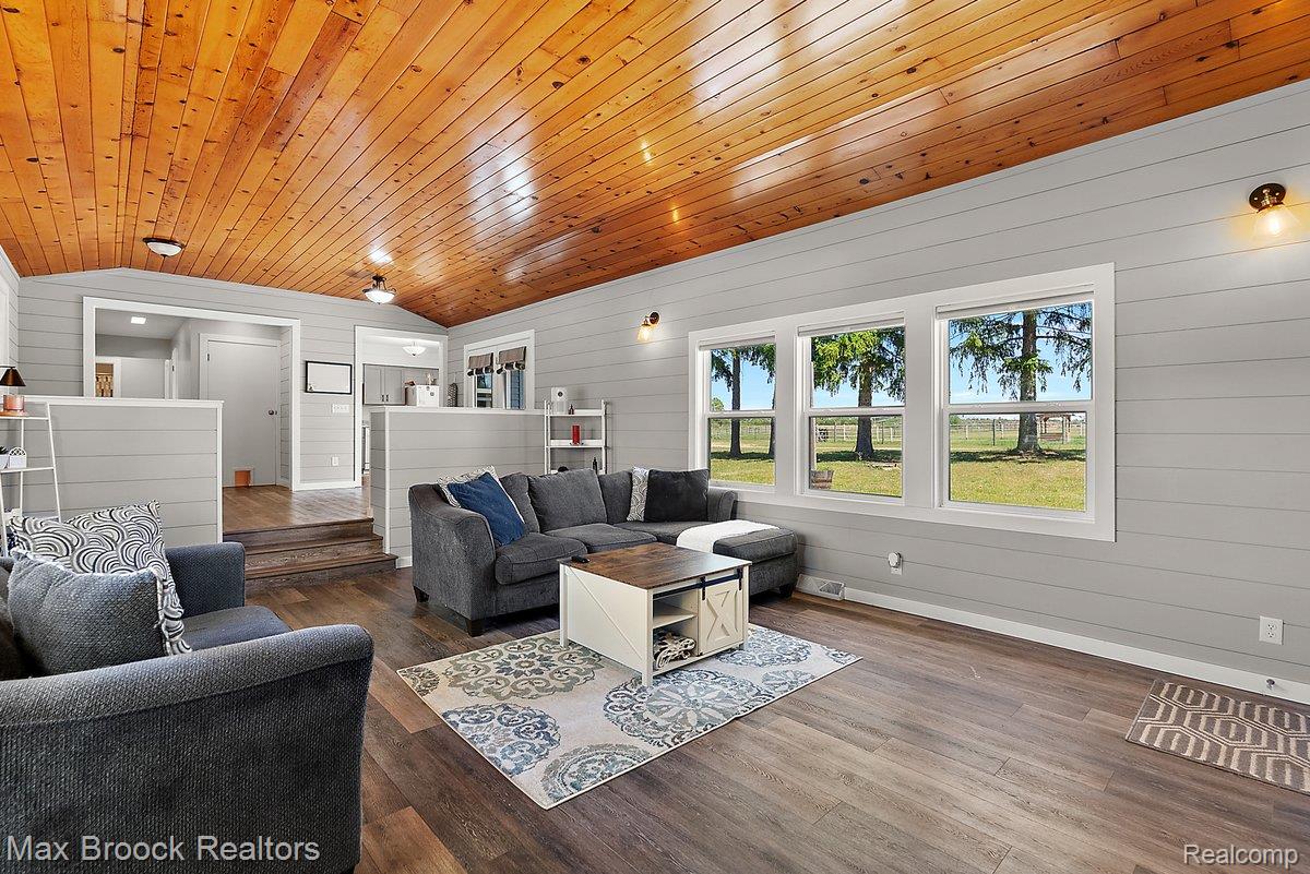 8580 Silver Creek Road Property Photo 17
