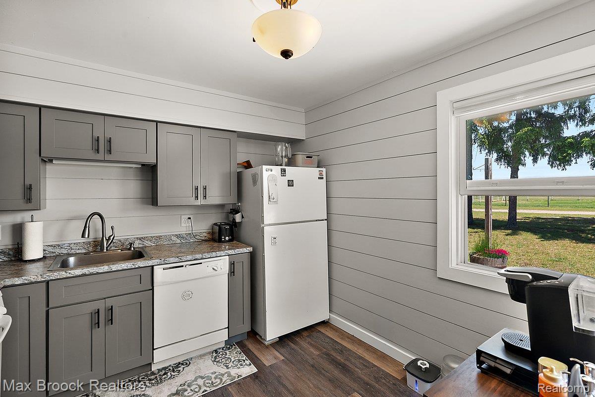 8580 Silver Creek Road Property Photo 18