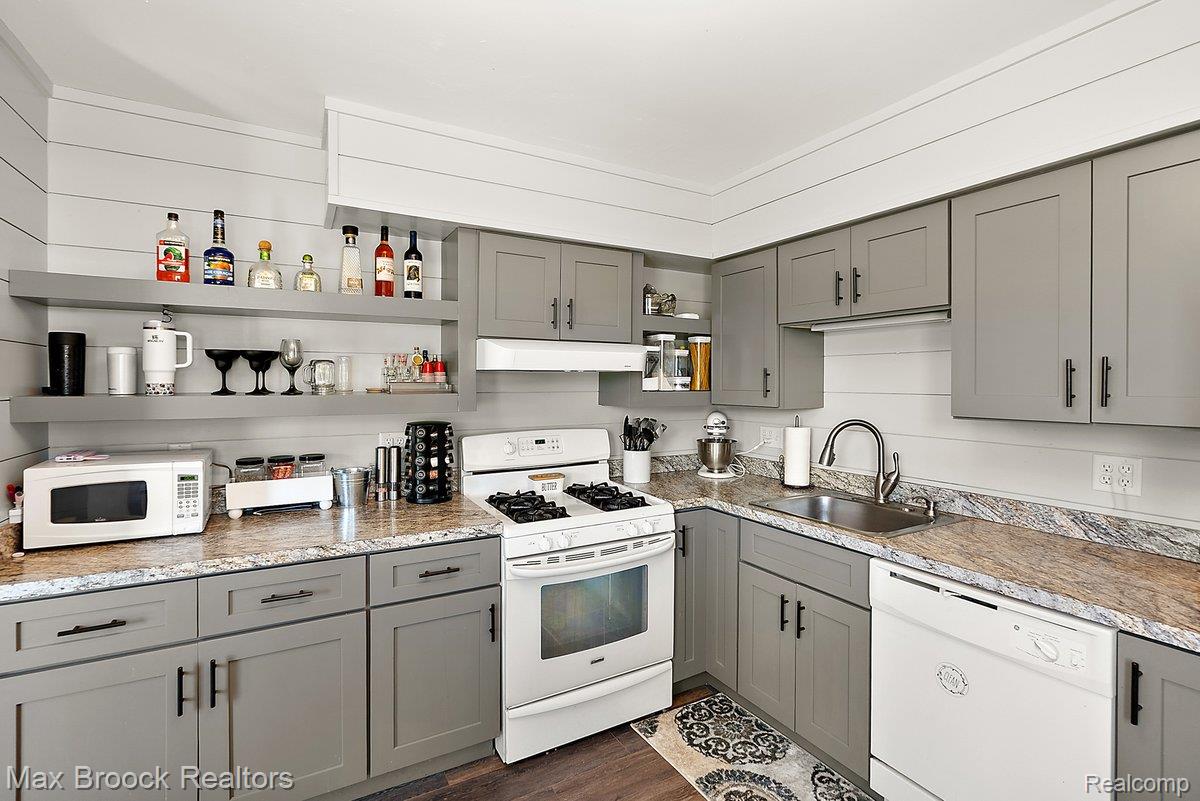 8580 Silver Creek Road Property Photo 20