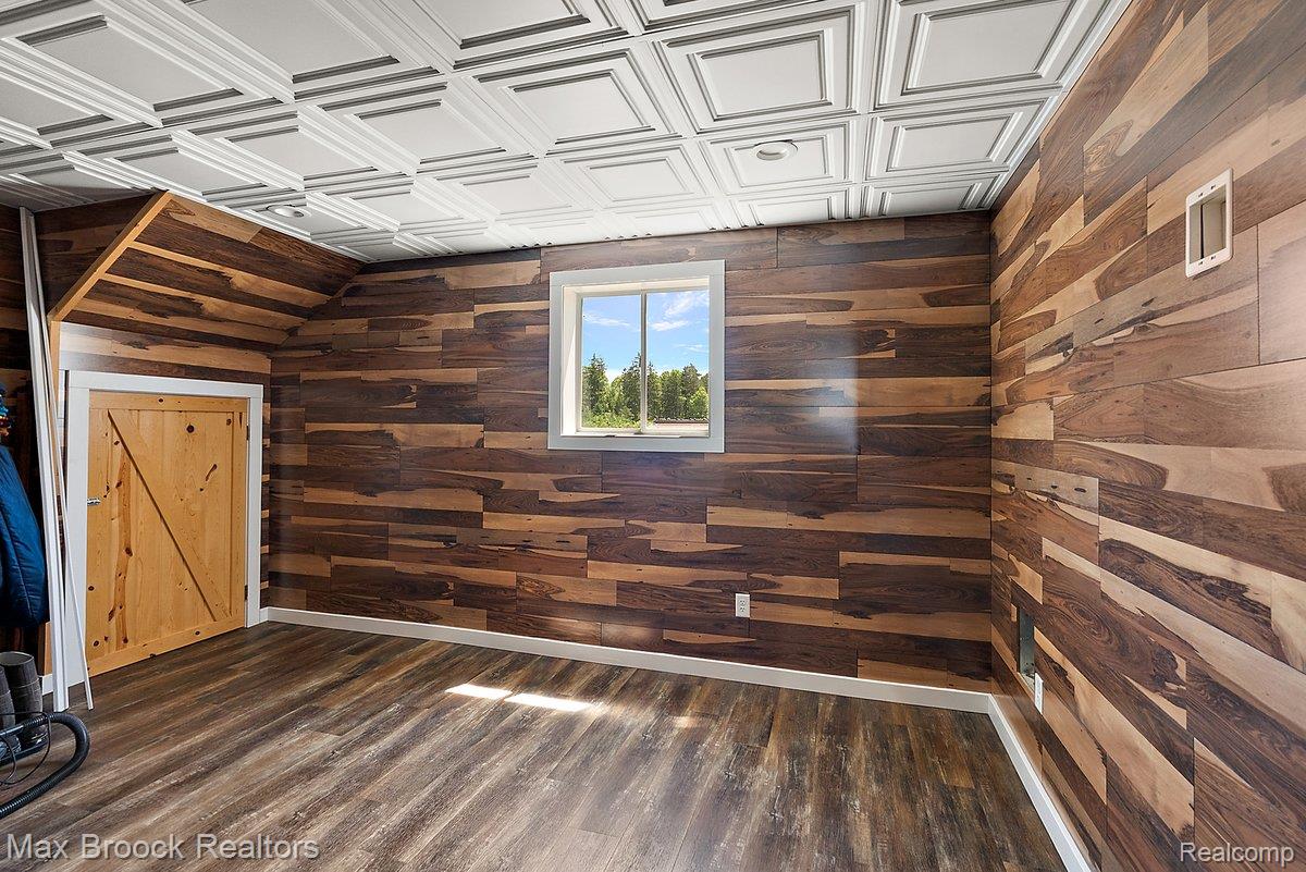 8580 Silver Creek Road Property Photo 35