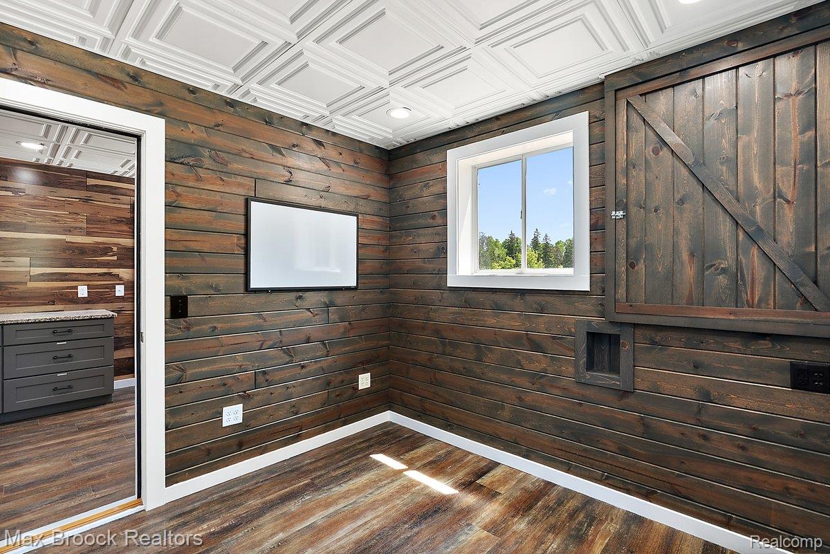 8580 Silver Creek Road Property Photo 38