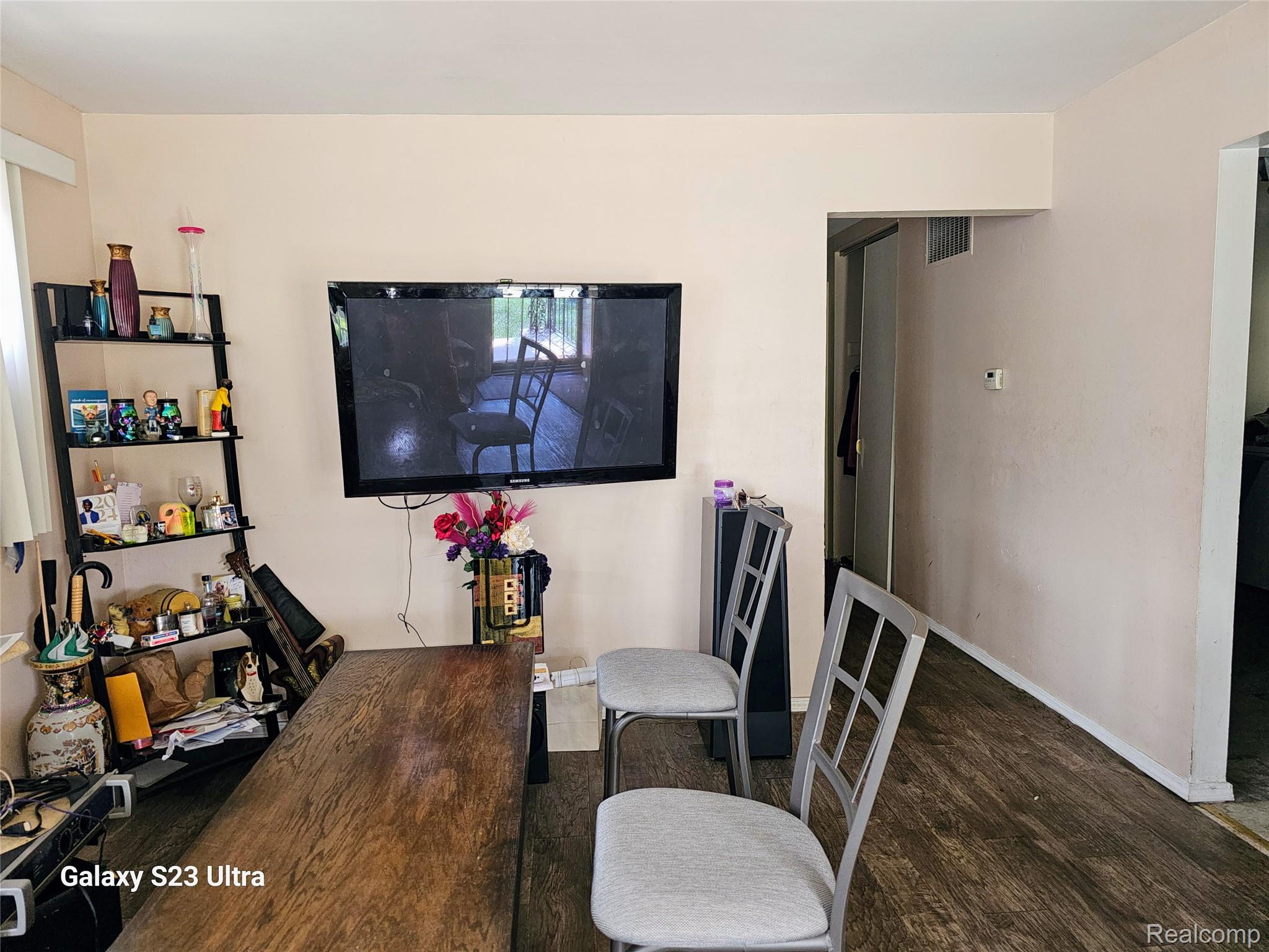 8520 Alpine Street Property Photo 3