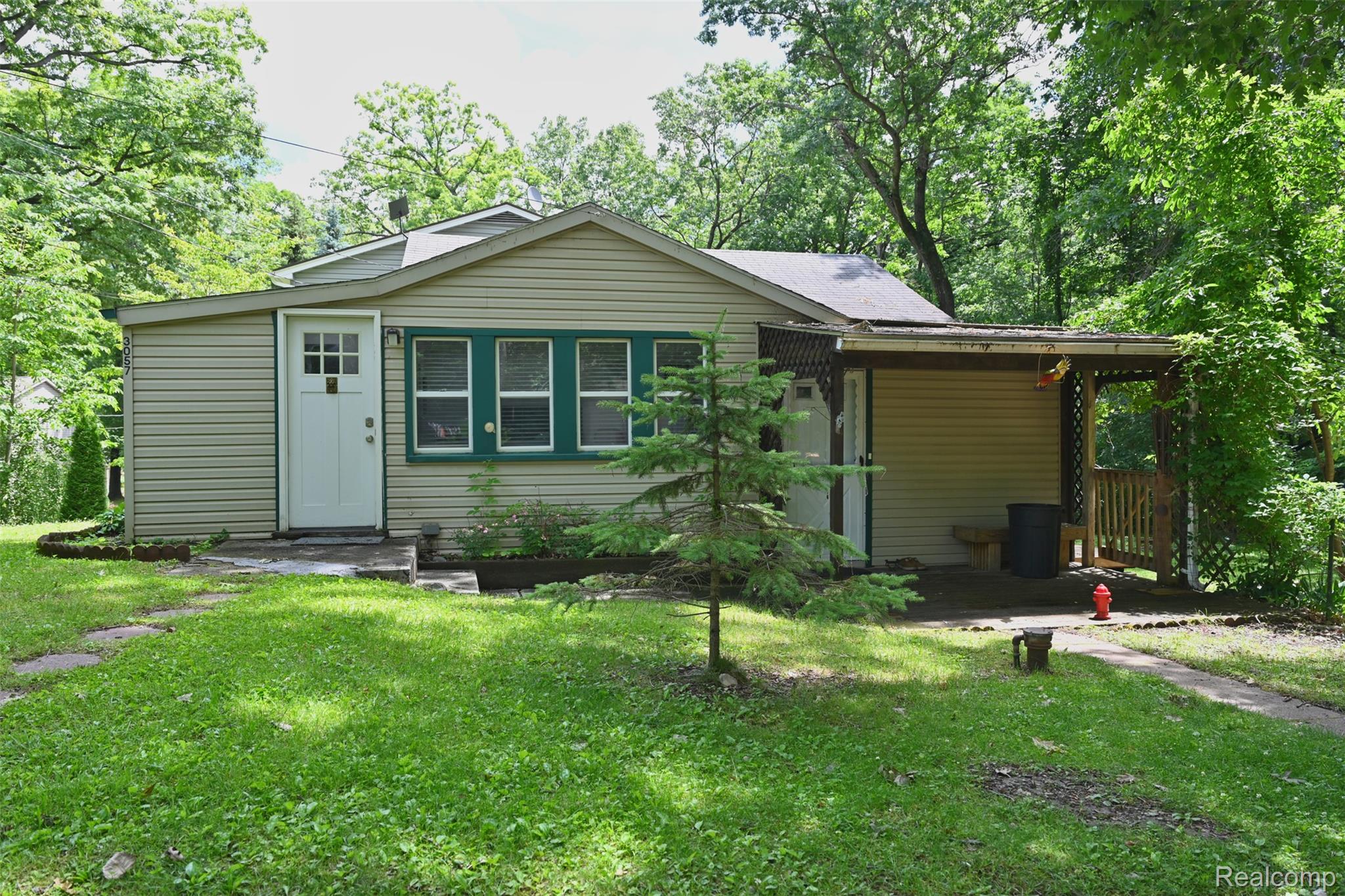 3057 Hillside Drive Property Photo 1