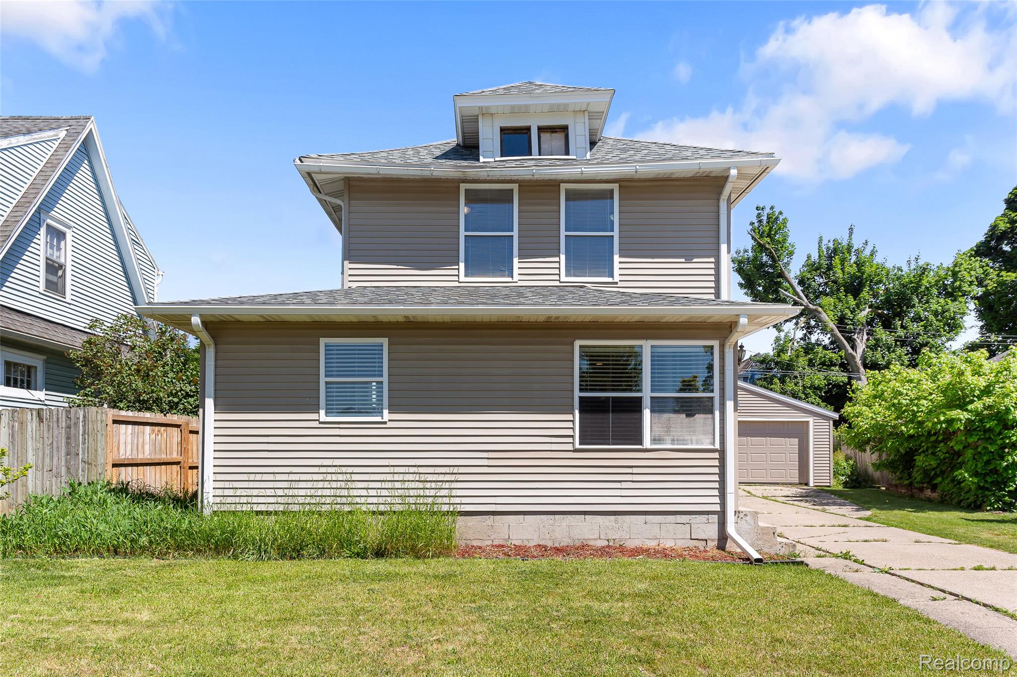 218 W Greenlawn Avenue Property Photo 1