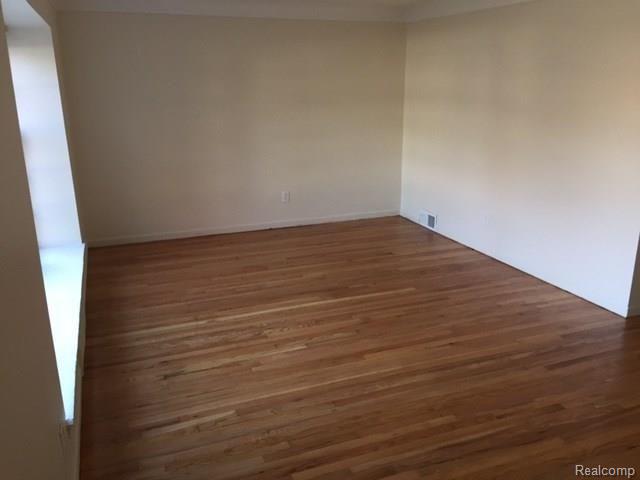 9554 Hazelton Property Photo 2