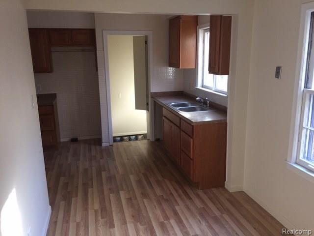 9554 Hazelton Property Photo 3