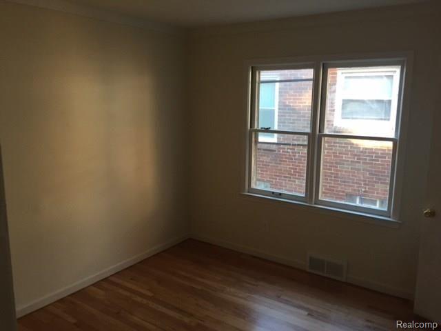 9554 Hazelton Property Photo 5