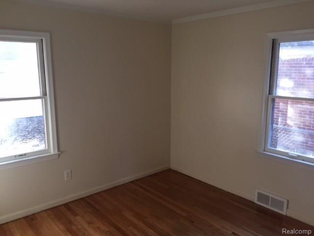 9554 Hazelton Property Photo 6
