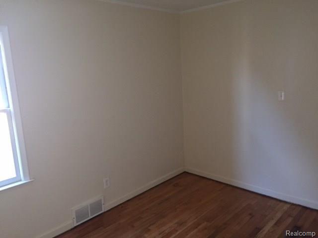 9554 Hazelton Property Photo 8