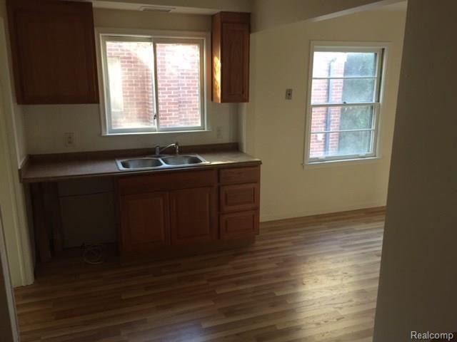 9554 Hazelton Property Photo 9