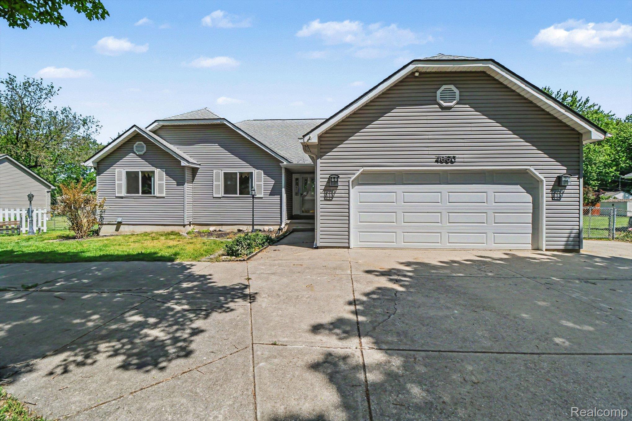 4660 Woodhull Drive Property Photo 1