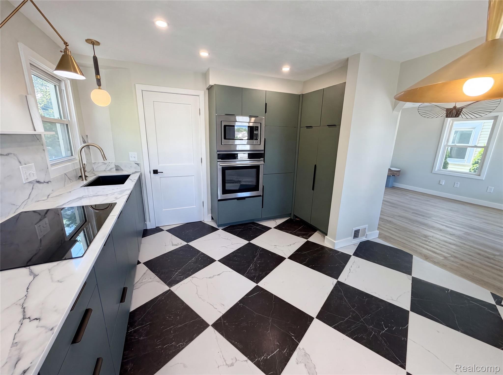 492 Algene Street Property Photo 2