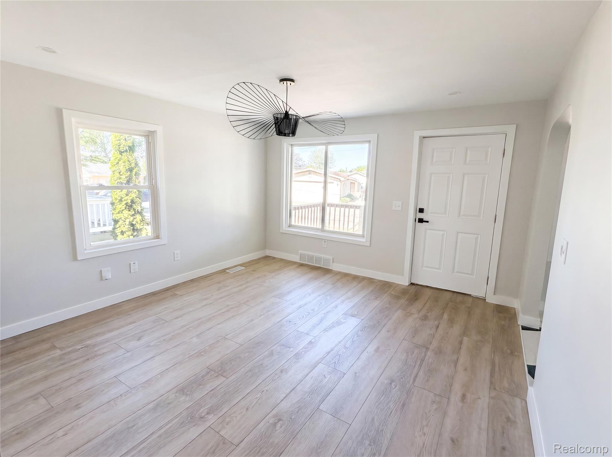 492 Algene Street Property Photo 3