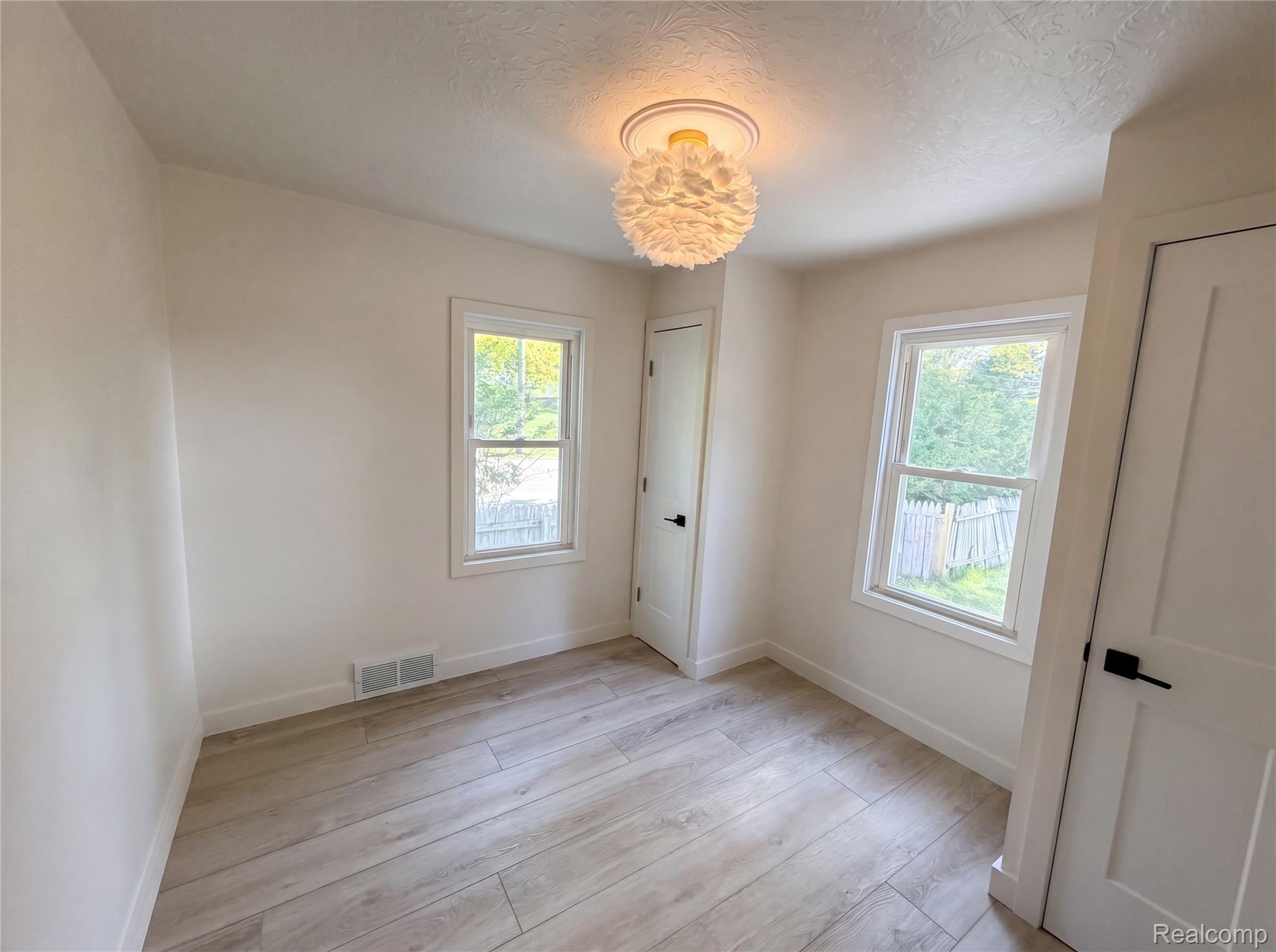 492 Algene Street Property Photo 4