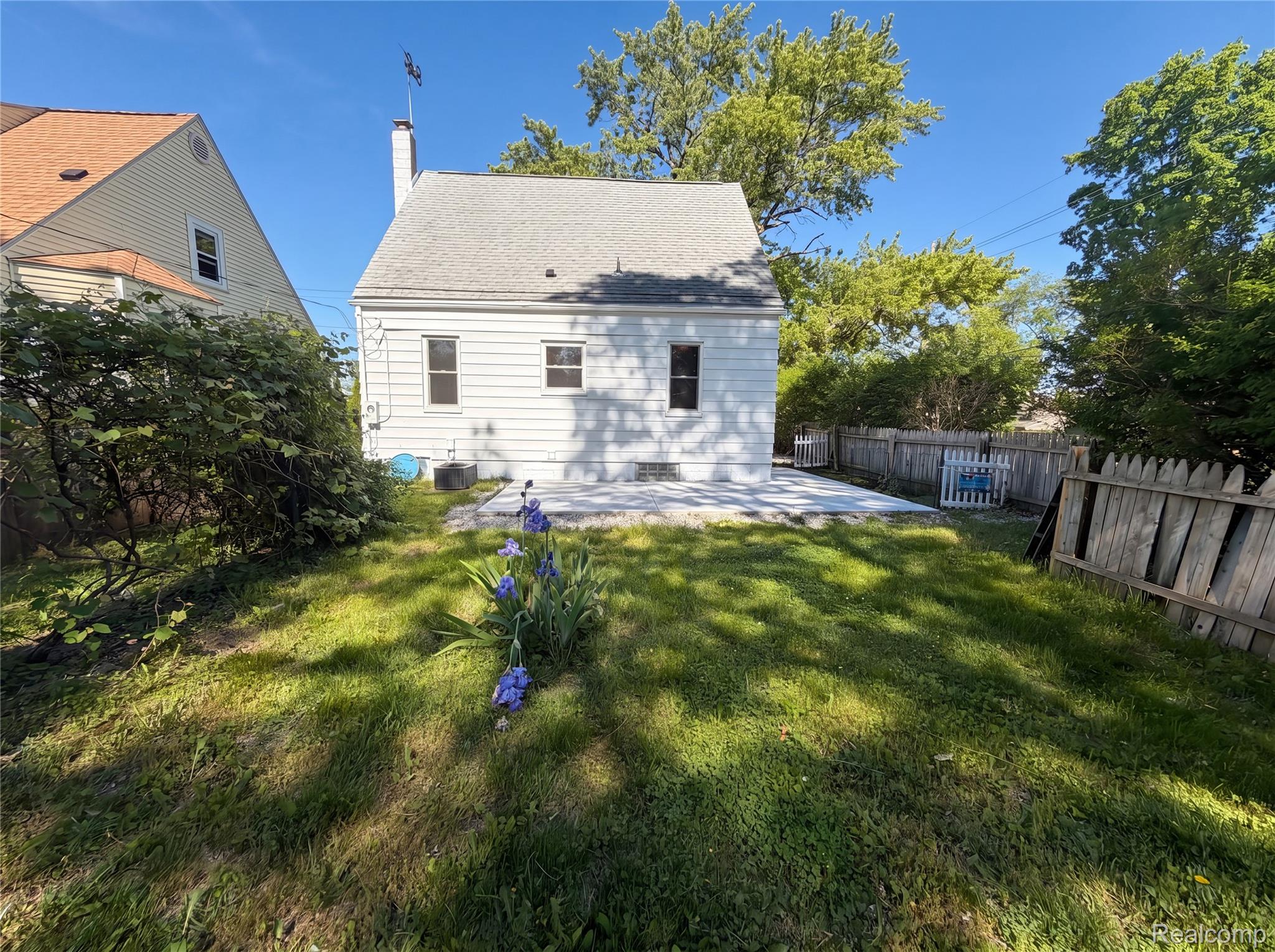 492 Algene Street Property Photo 5