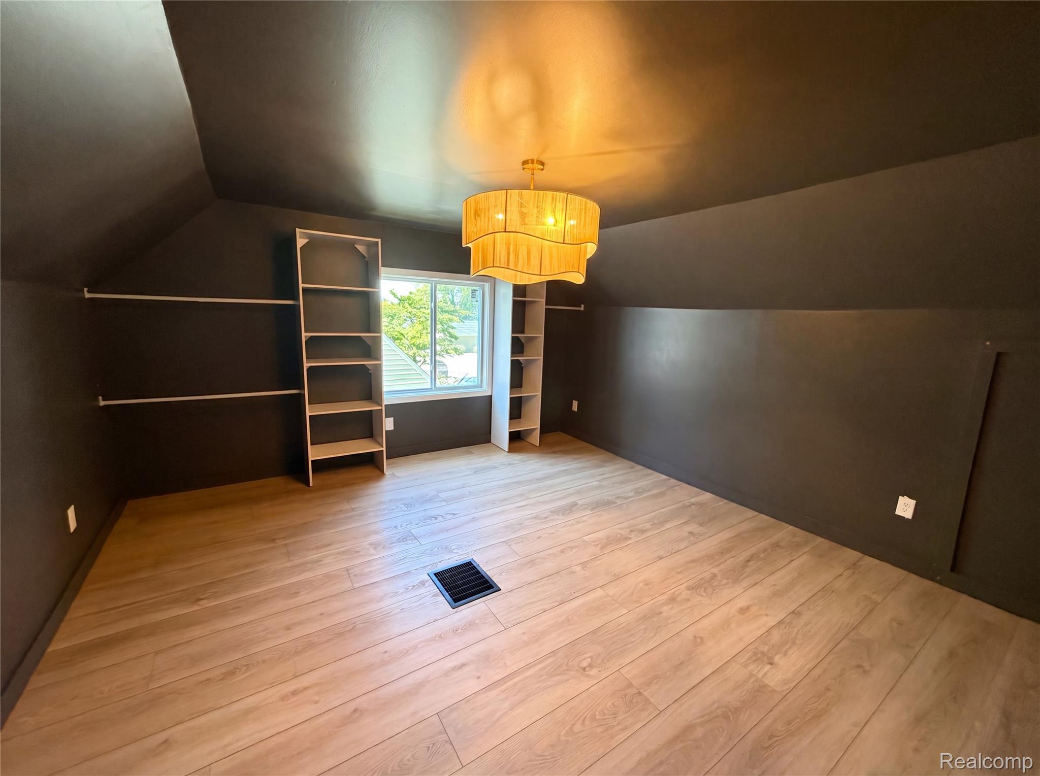 492 Algene Street Property Photo 8
