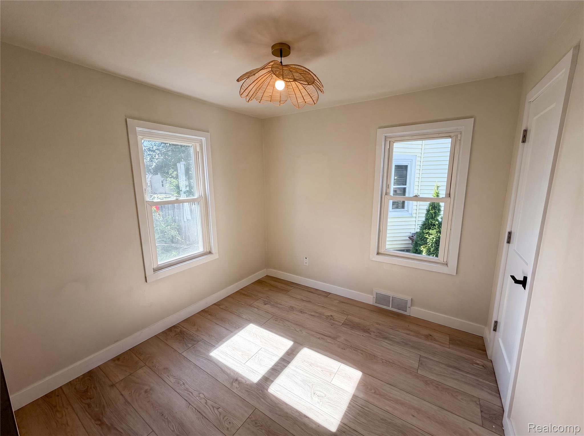 492 Algene Street Property Photo 11