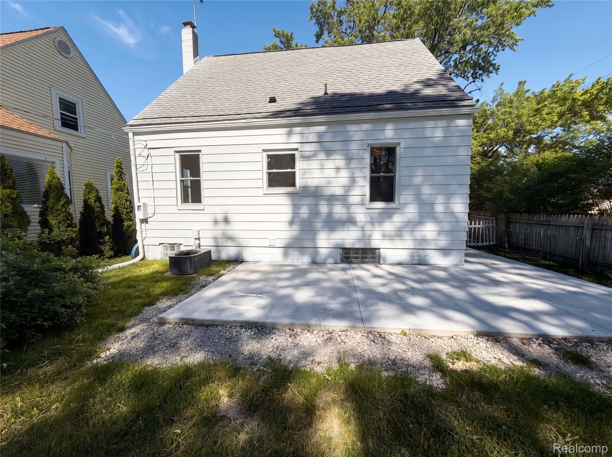 492 Algene Street Property Photo 25