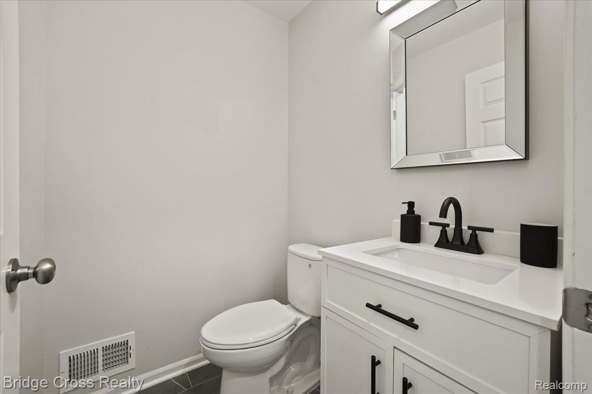 655 S Spinningwheel Lane Property Photo 20