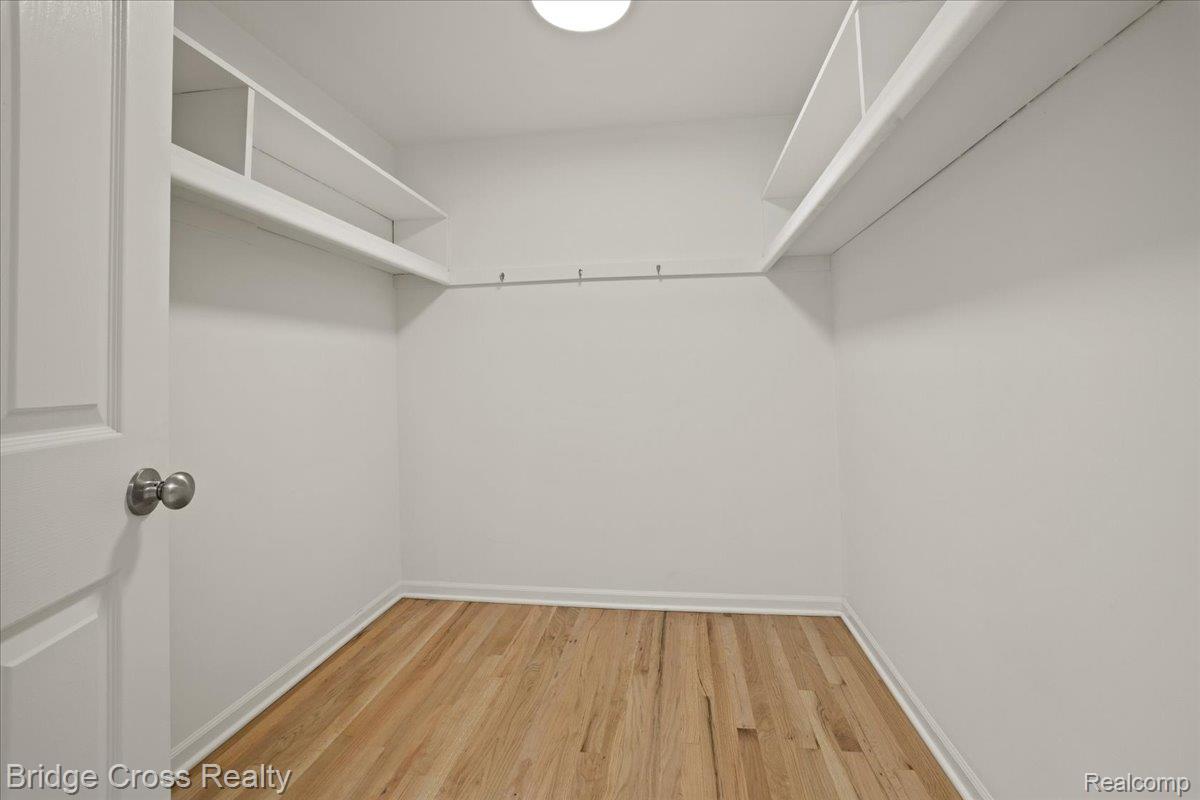655 S Spinningwheel Lane Property Photo 25