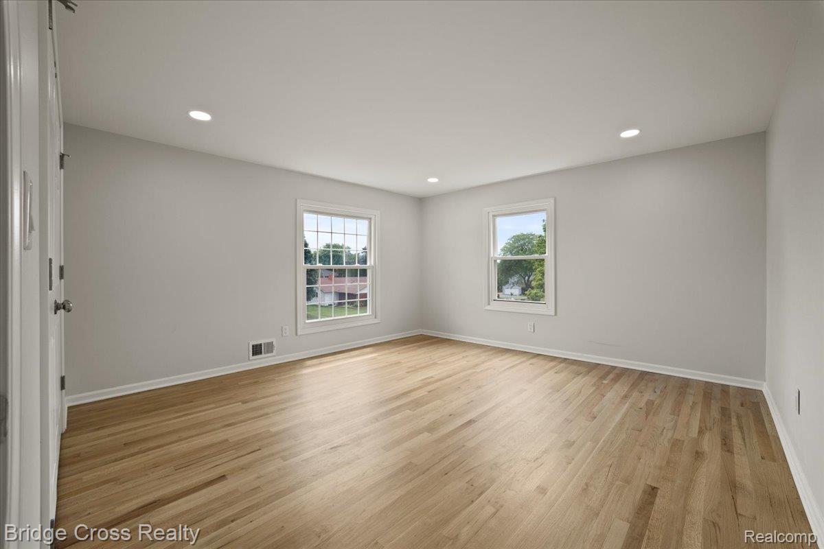 655 S Spinningwheel Lane Property Photo 31