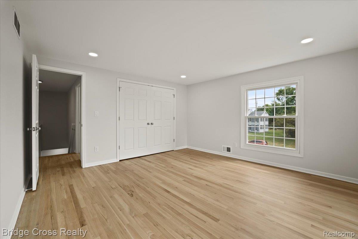 655 S Spinningwheel Lane Property Photo 32