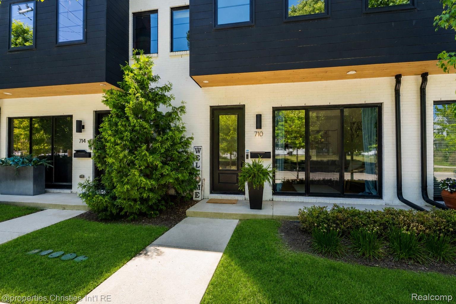 710 Parent Property Photo 1
