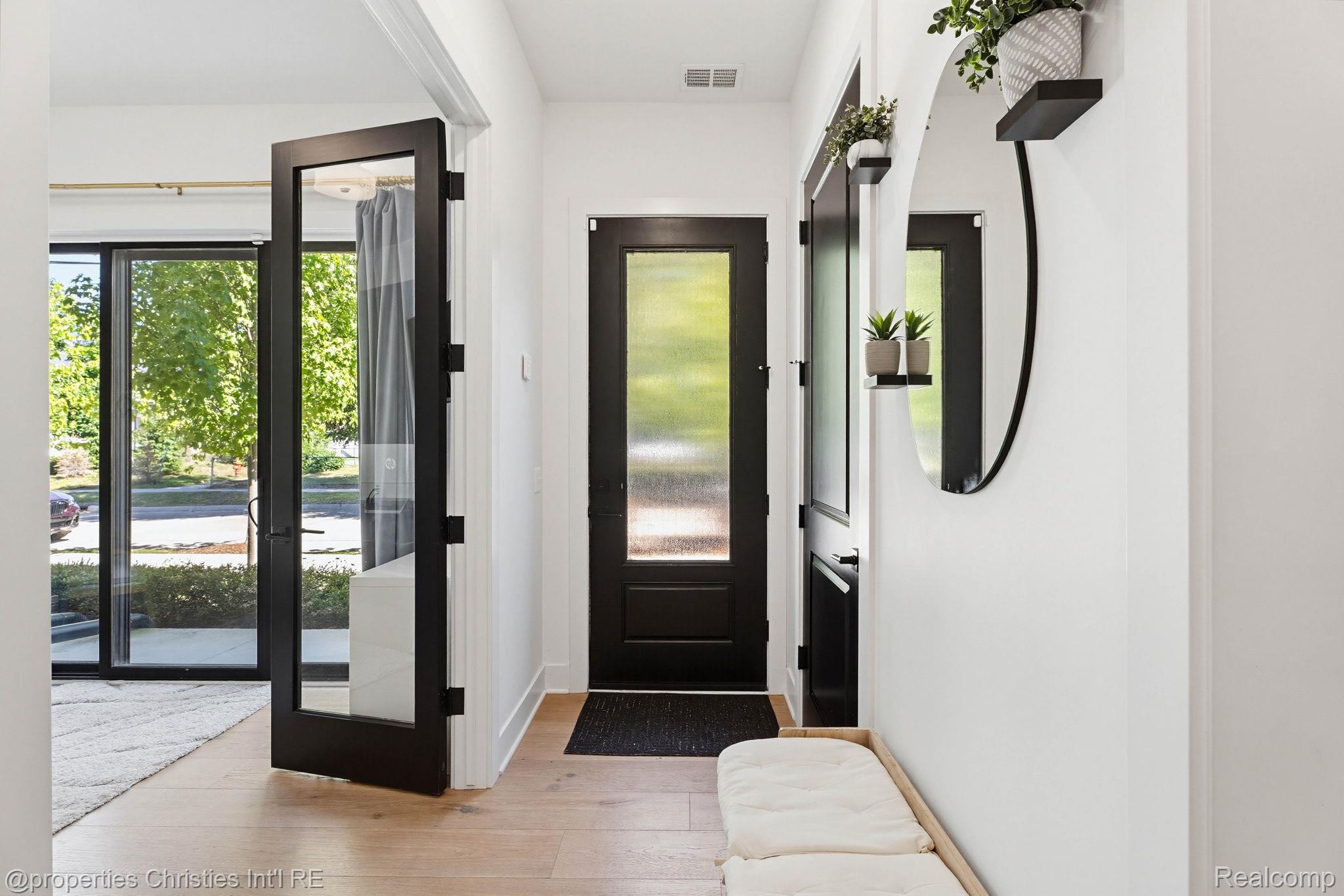 710 Parent Property Photo 3