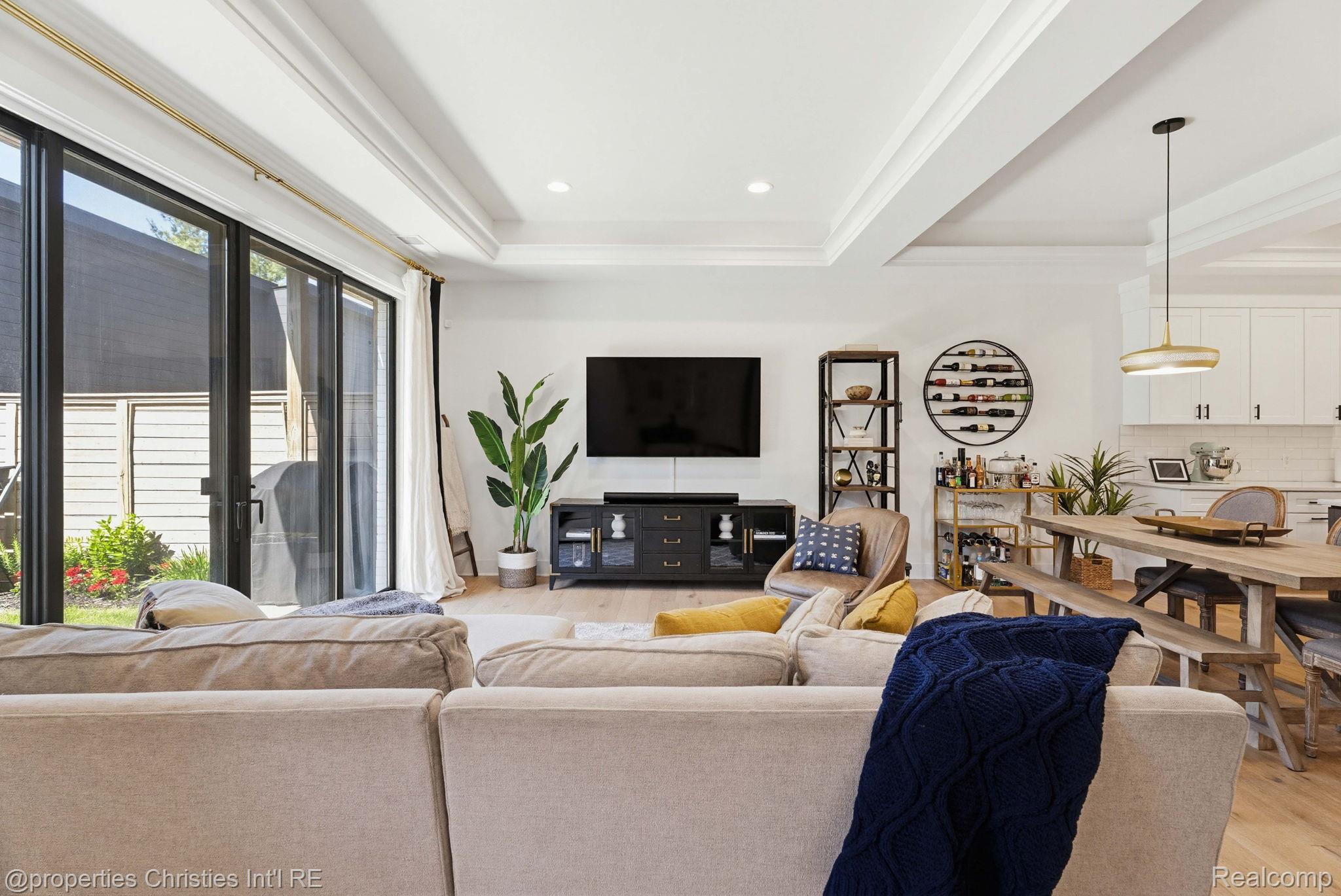 710 Parent Property Photo 17