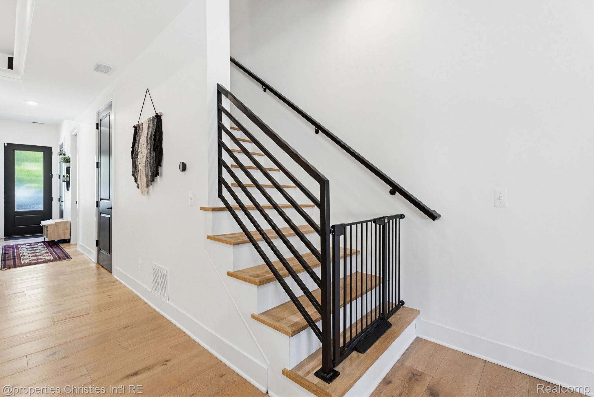 710 Parent Property Photo 20