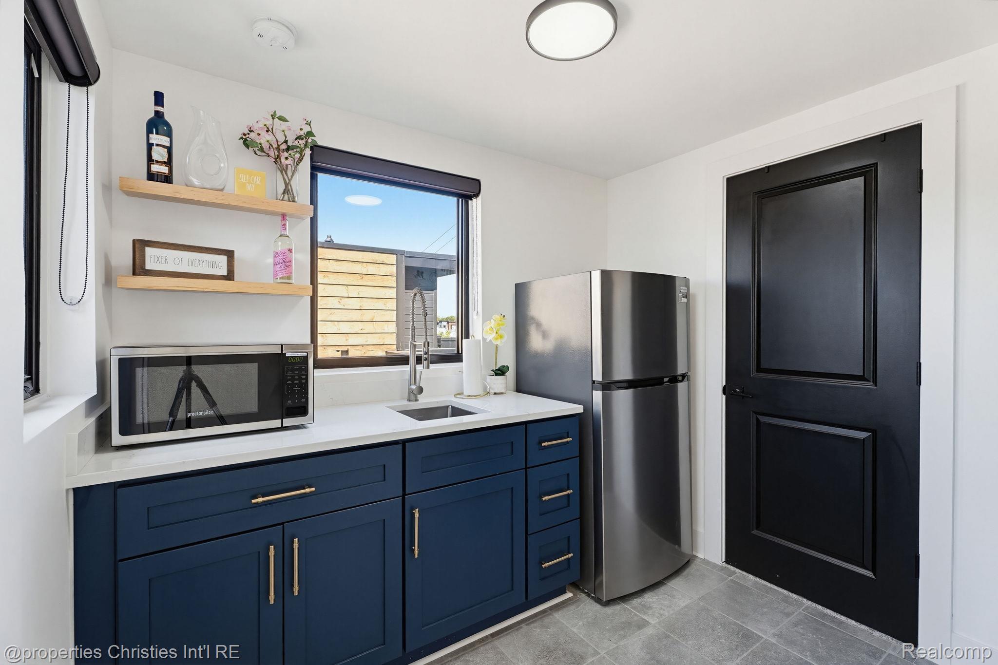 710 Parent Property Photo 33
