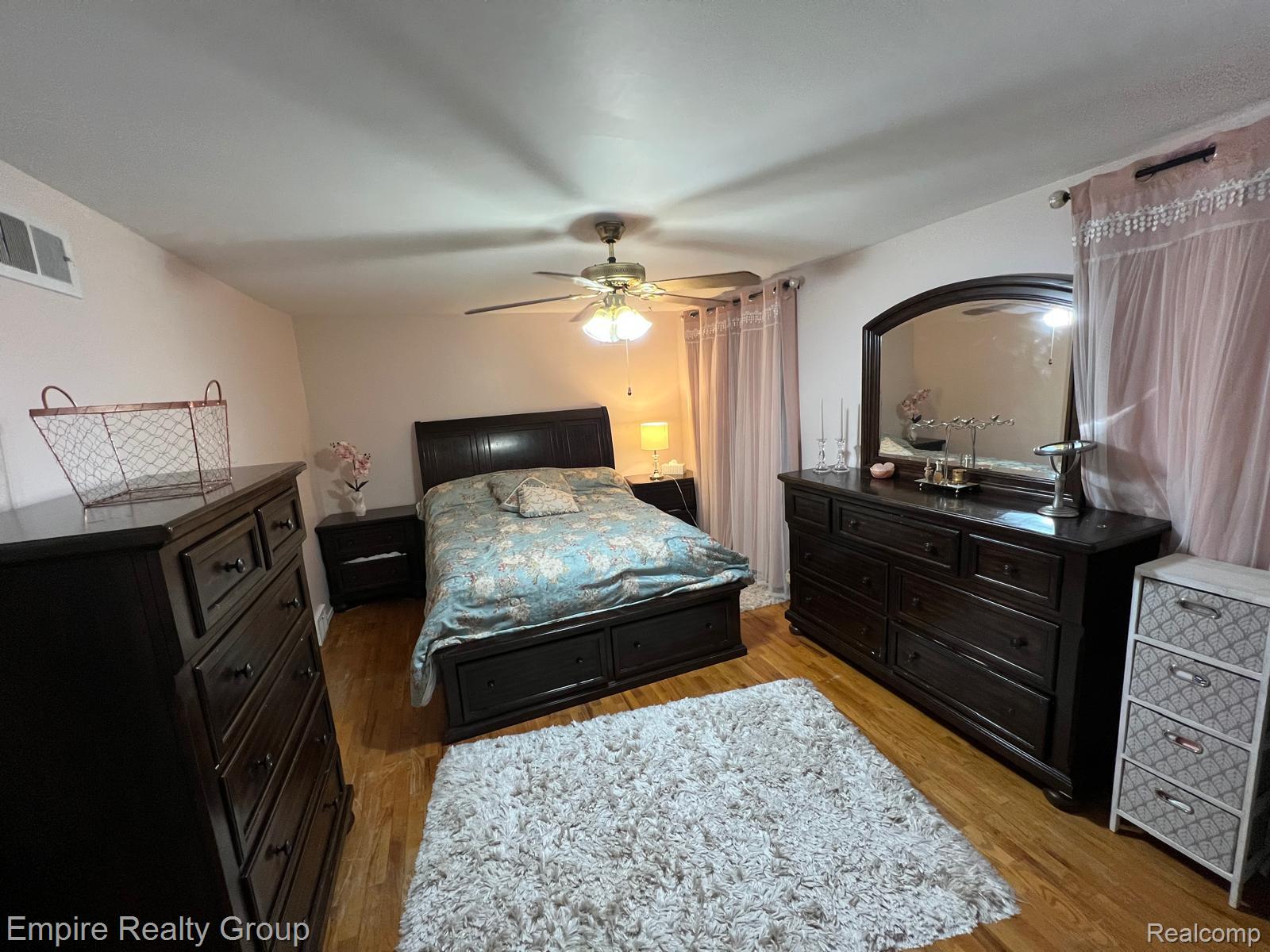 15401 Vivian Street Property Photo 7