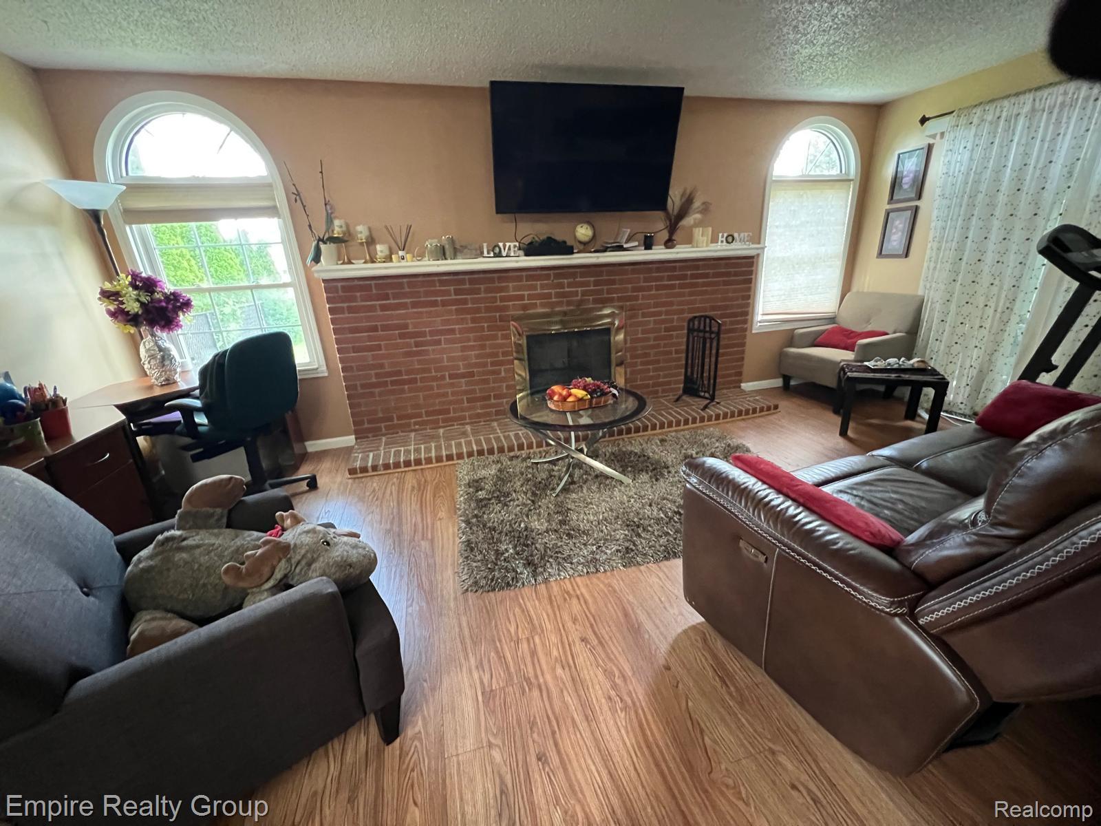 15401 Vivian Street Property Photo 9