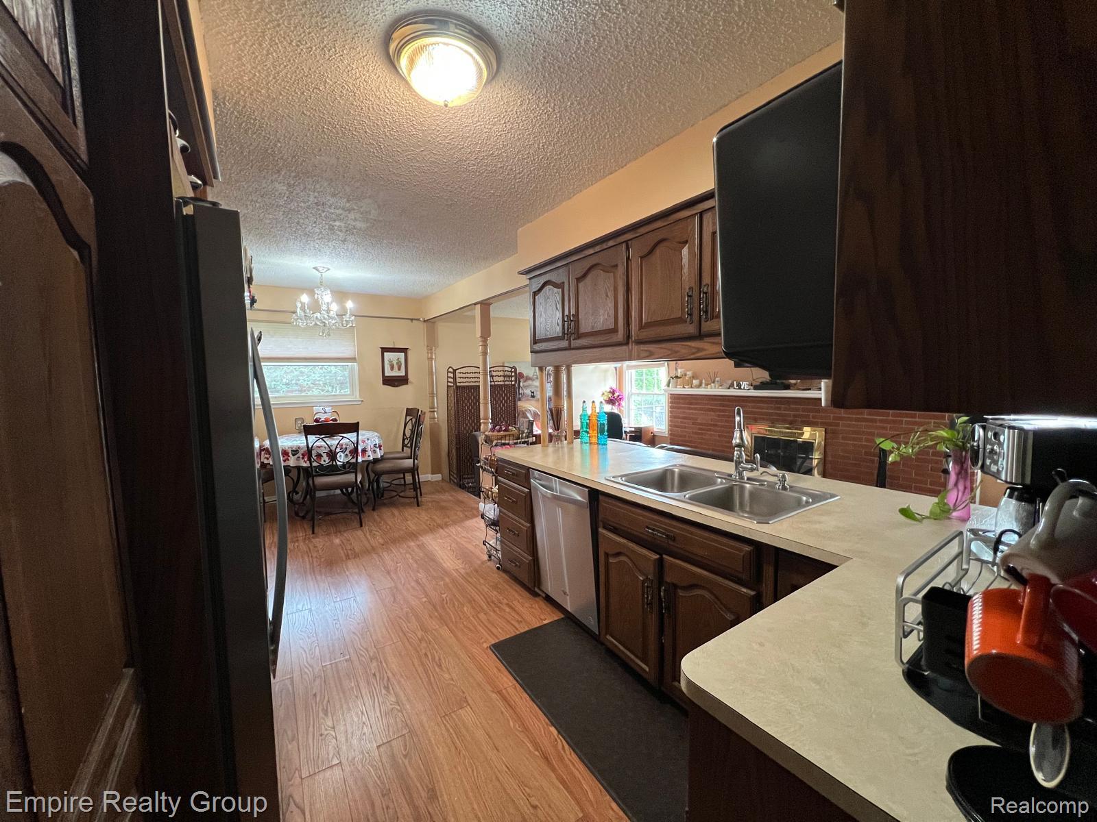 15401 Vivian Street Property Photo 20