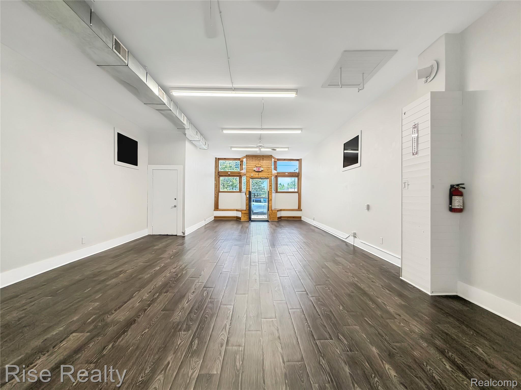 3366 S Saginaw Street Property Photo 4