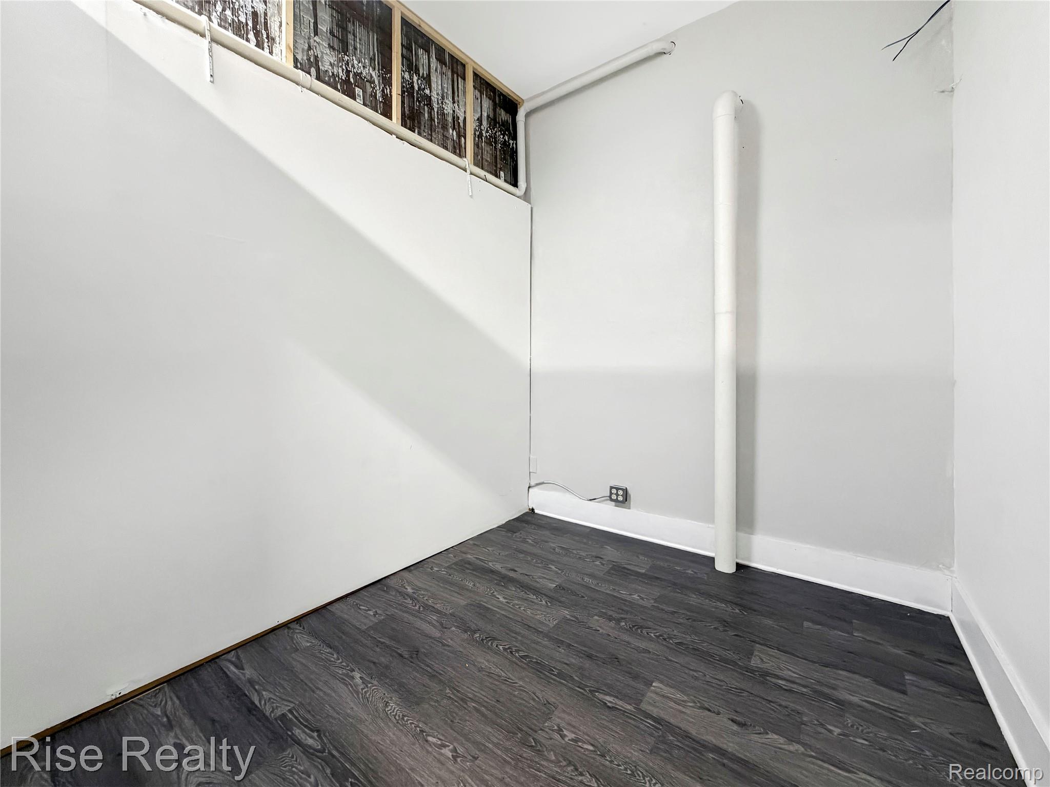 3366 S Saginaw Street Property Photo 5