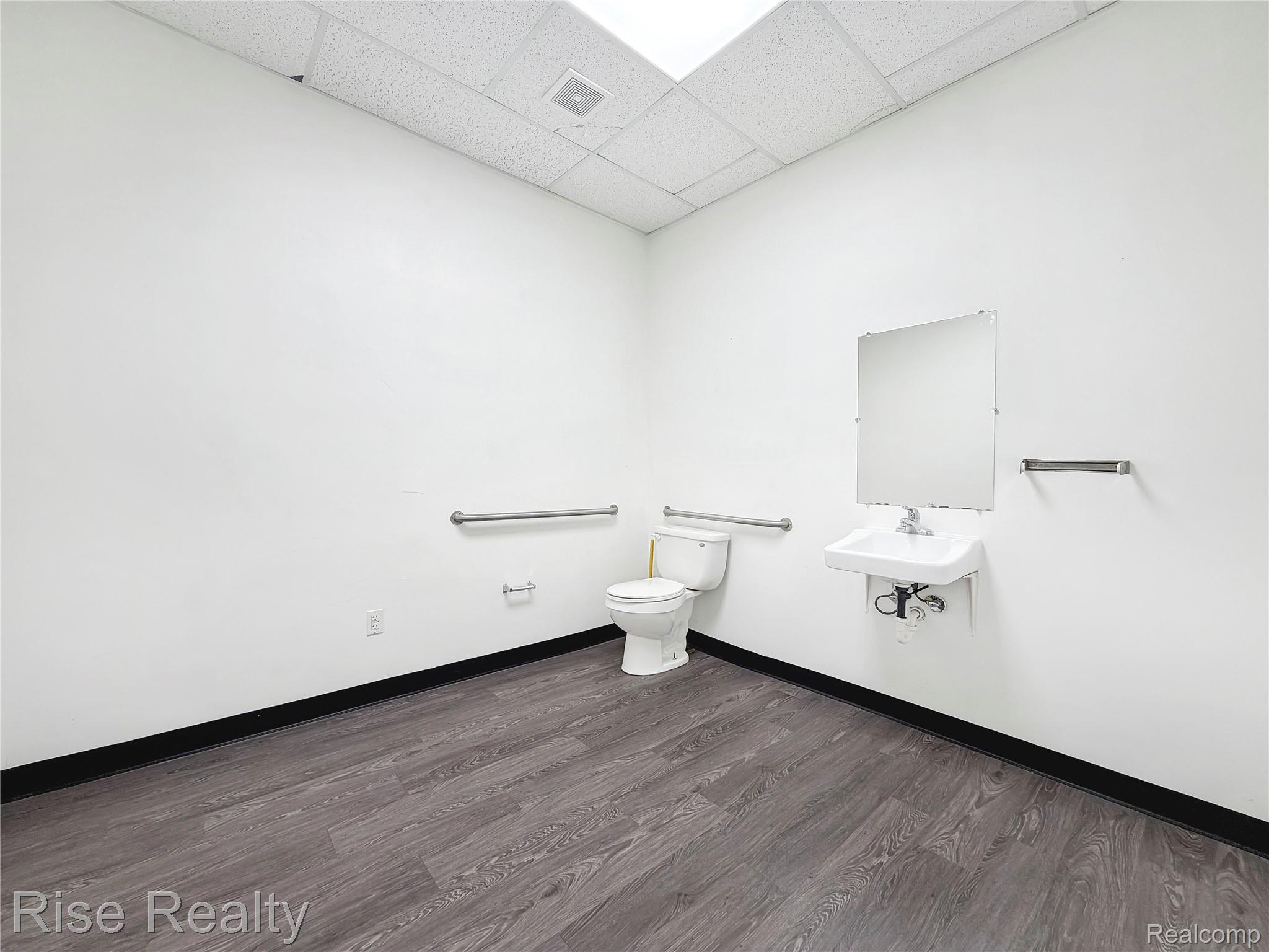 3366 S Saginaw Street Property Photo 8