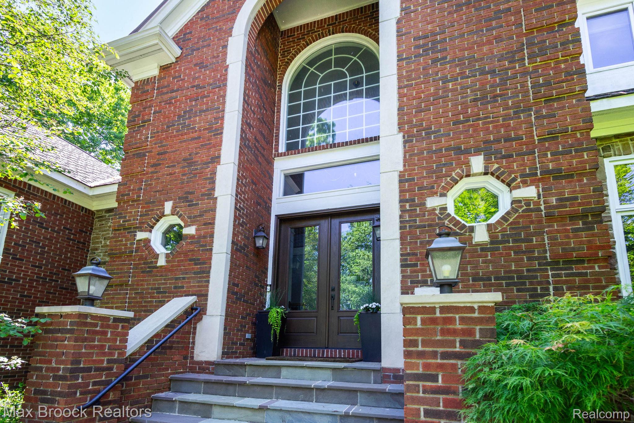 6604 College Park Drive Property Photo 10