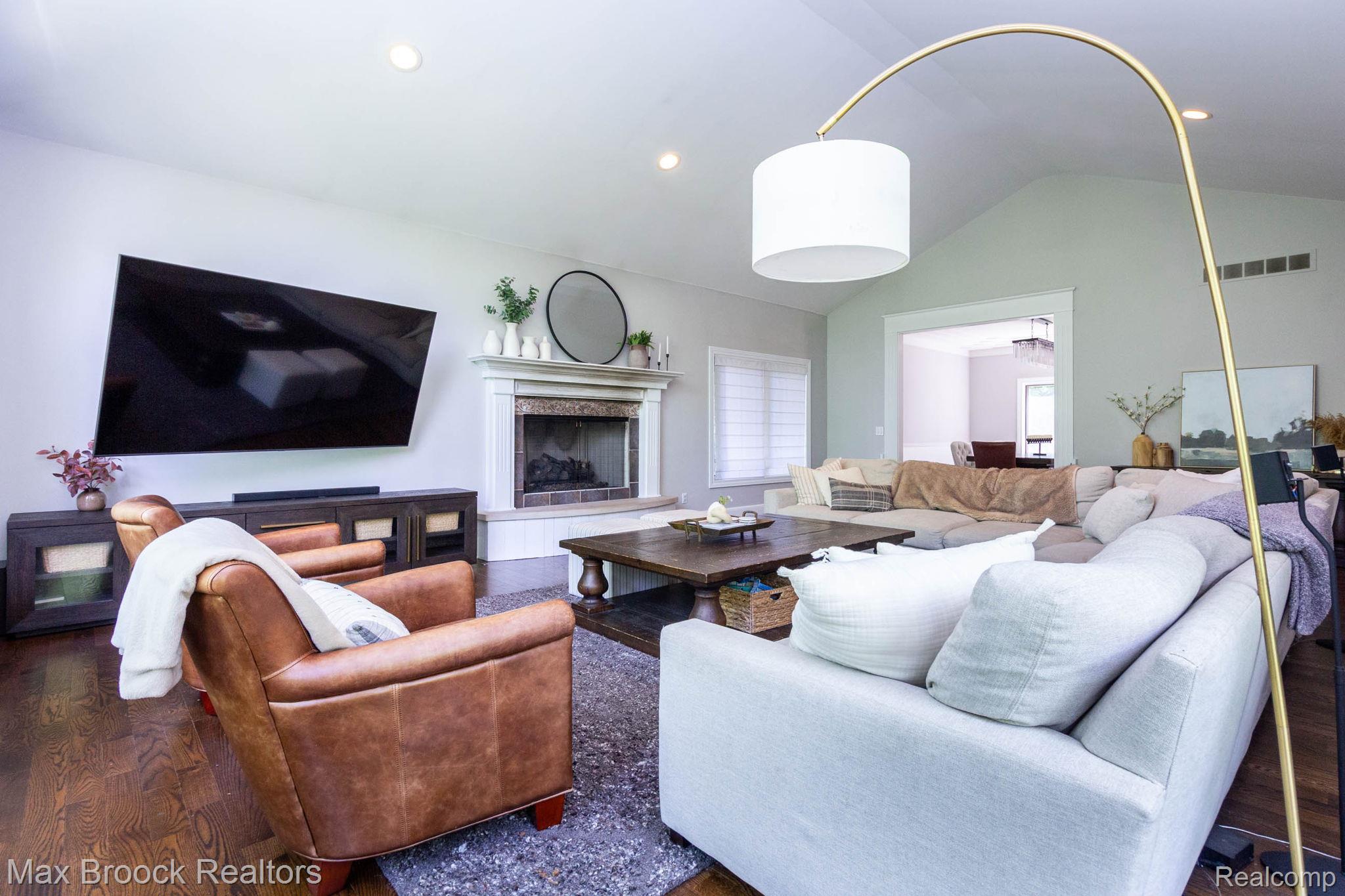 6604 College Park Drive Property Photo 15