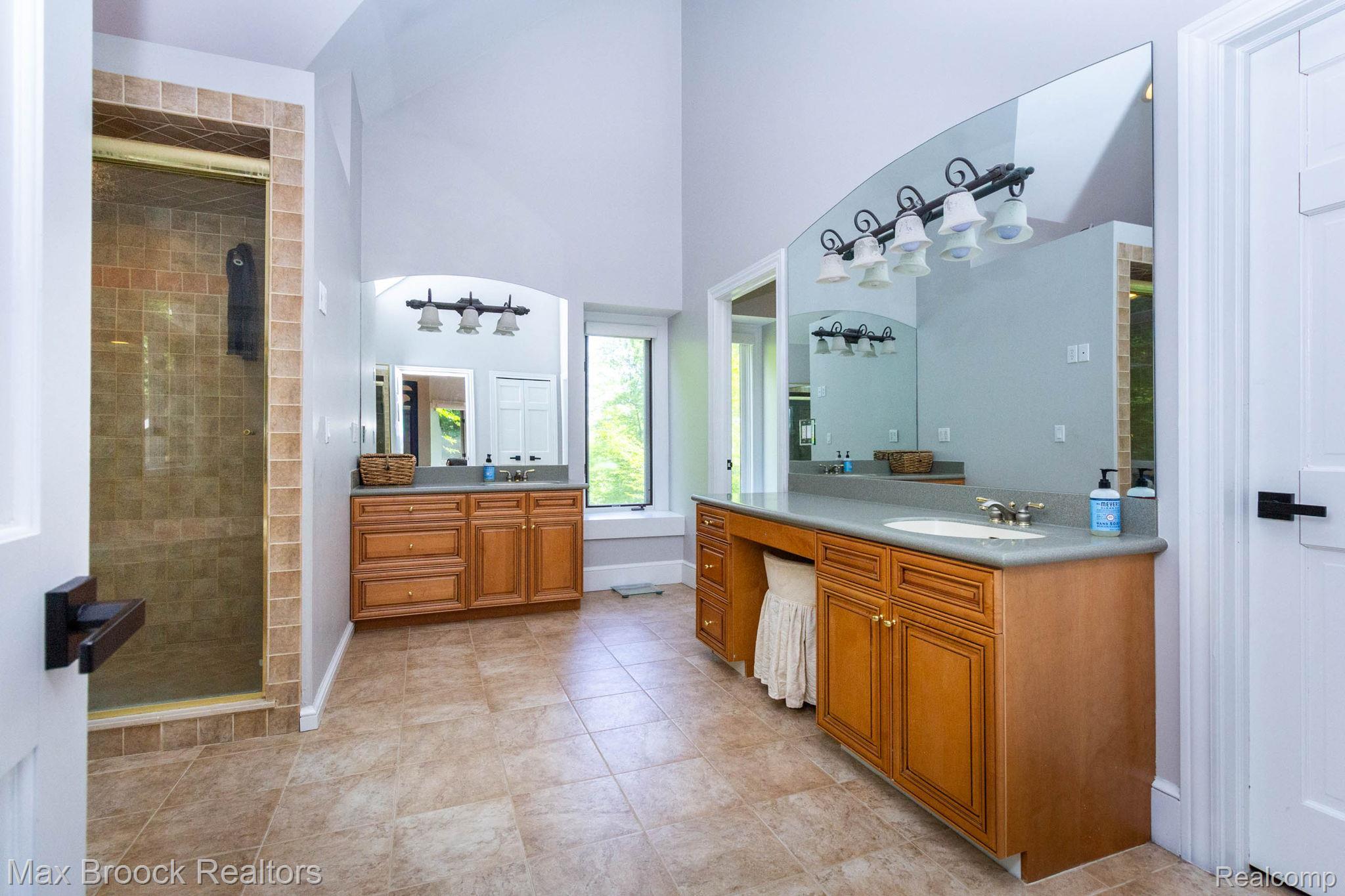 6604 College Park Drive Property Photo 33