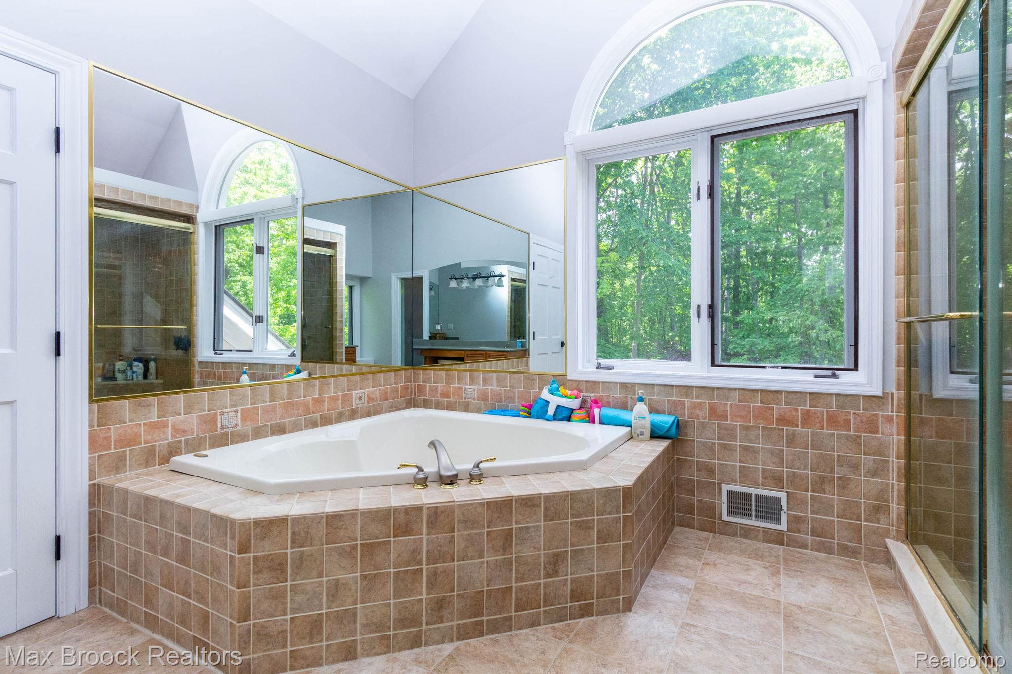 6604 College Park Drive Property Photo 34