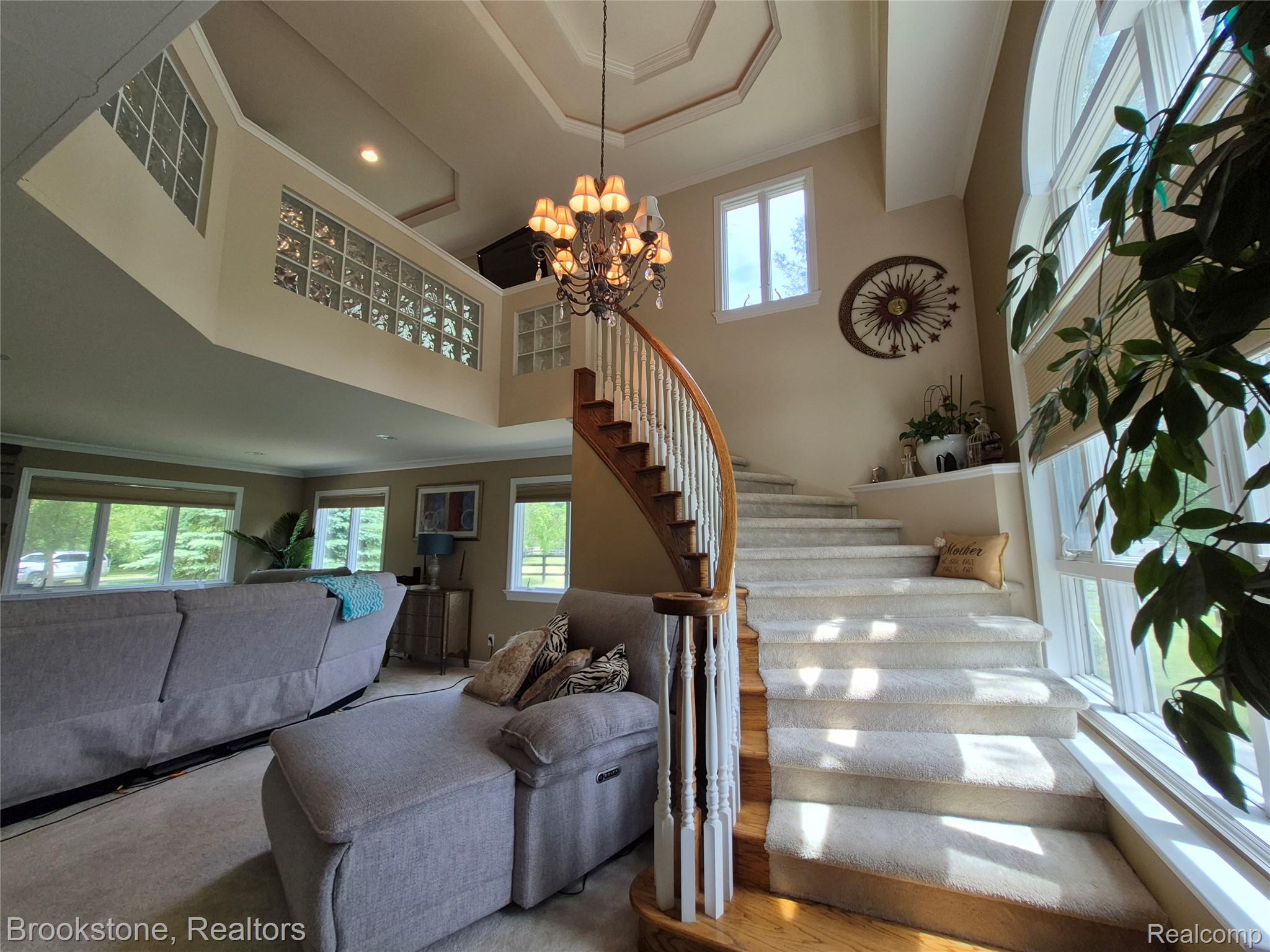 5910 Spring Valley Lane Property Photo 3