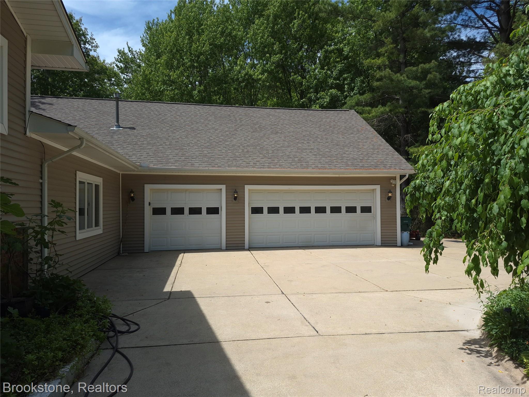 5910 Spring Valley Lane Property Photo 9