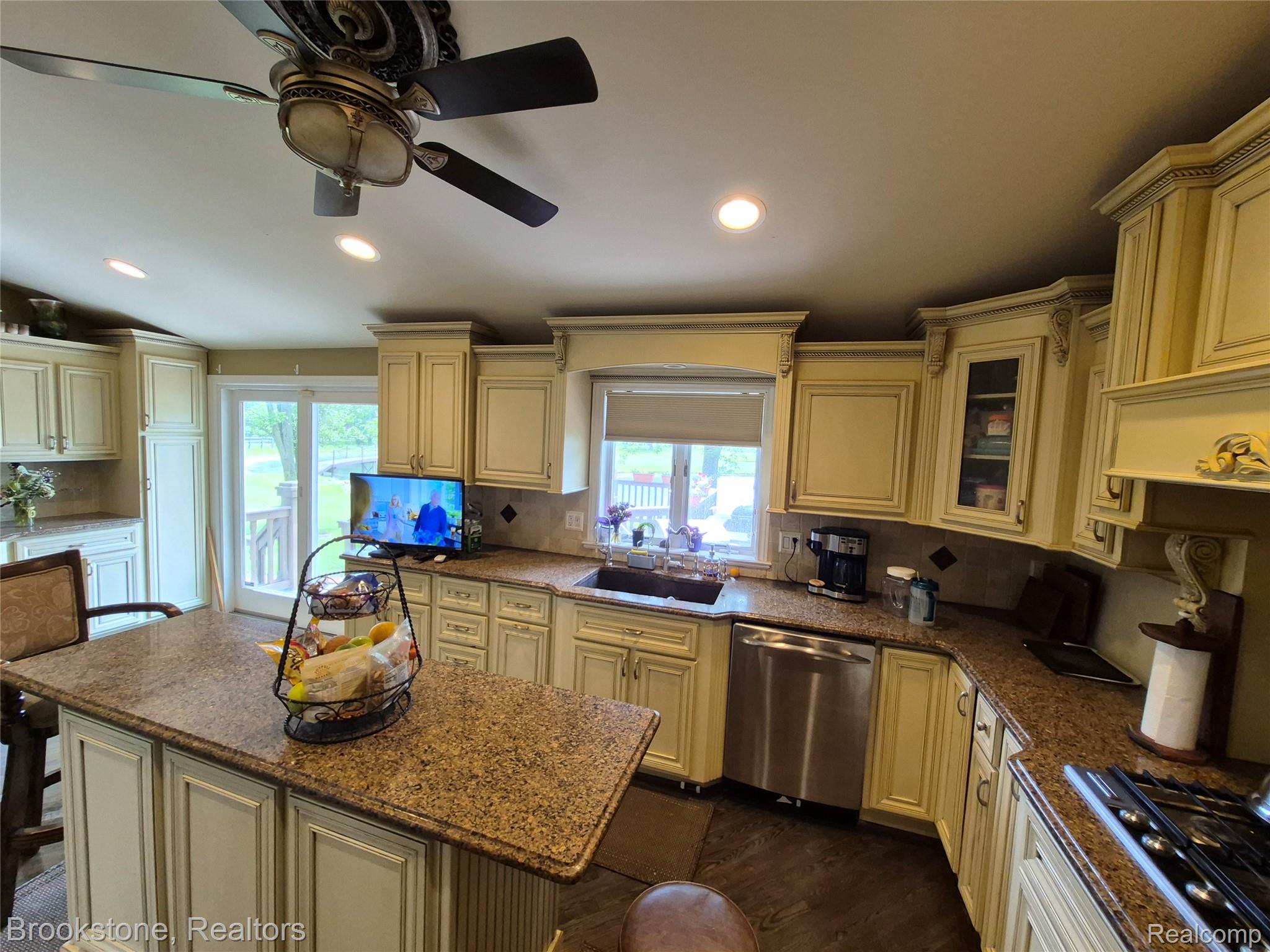 5910 Spring Valley Lane Property Photo 18