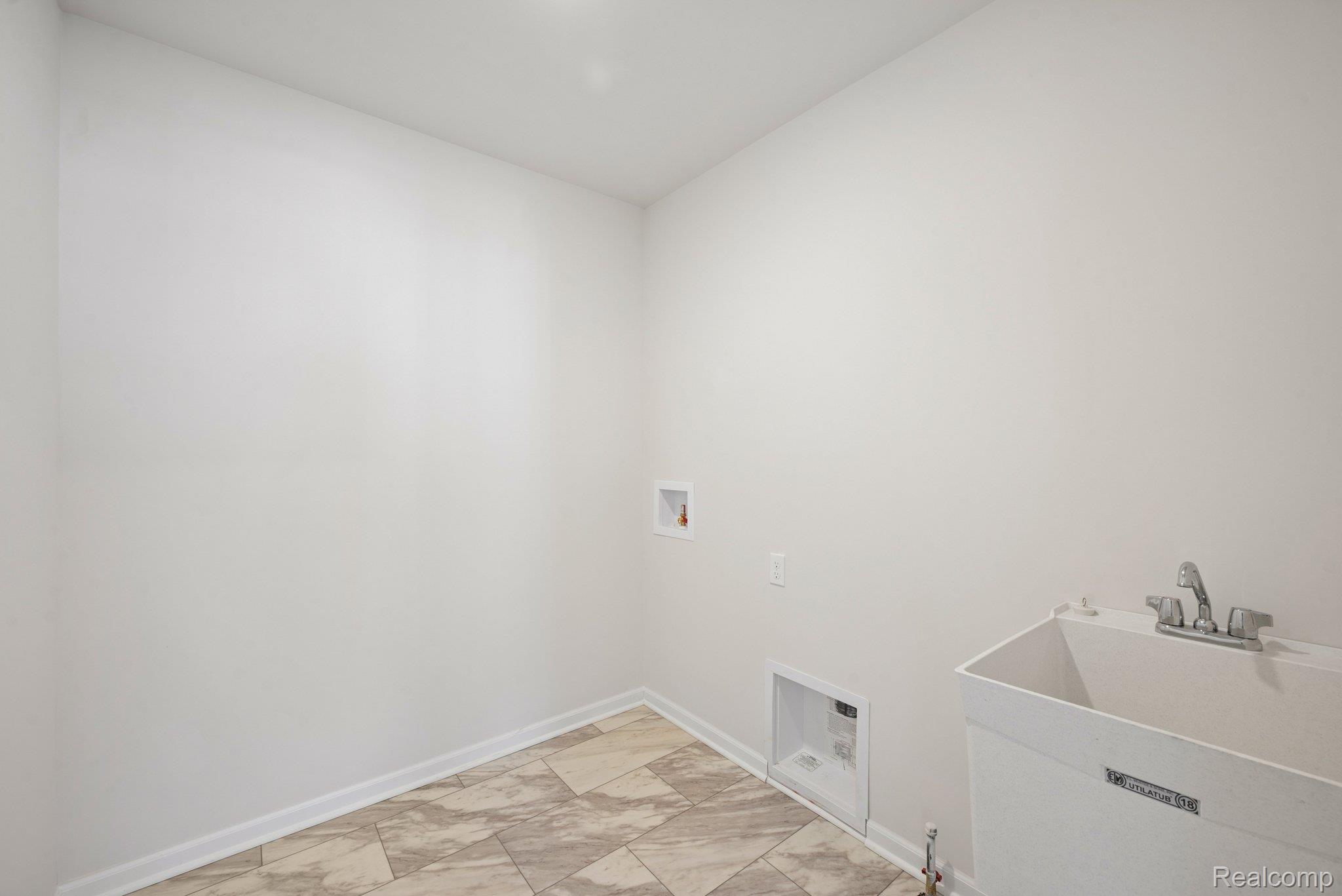 412 Hidden River W Property Photo 21